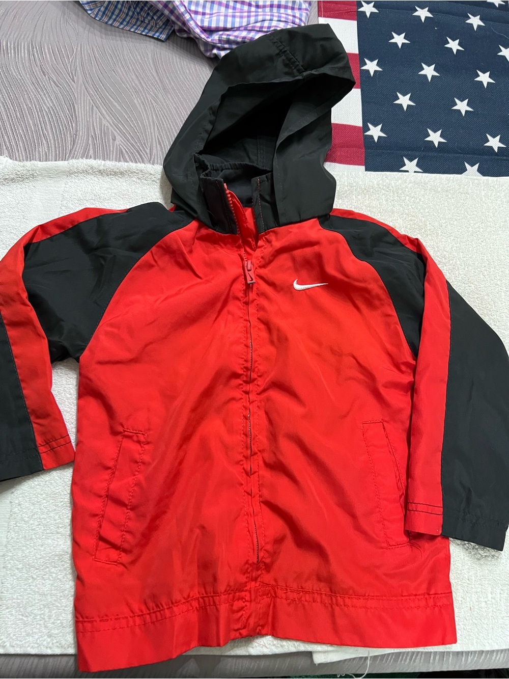 Nike Toddler 4T Red Black Hooded Windbreaker Jacket Swoosh Full Zip